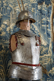 France, Nièvre (58), Parc naturel régional du Morvan, Bazoches, le chateau de Bazoches qui fut propriété du maréchal Sébastien le Prestre de Vauban, l'armure de siège de Vauban dans la grande galerie