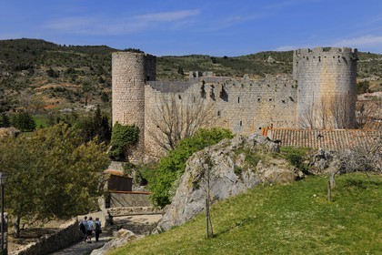 France, Aude (11), château du village cathare de Villerouge-Termenès au cœur des Corbières