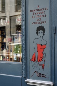 France, Paris (75), Montmartre, graffiti de Miss.Tic sur une facade d'épicerie dans la rue Lepic