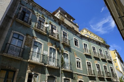 Portugal, Lisbonne, quartier du Chiado, rua Ferragial, une des nombreuses maisons historiques du vieux Lisbonne en attente de restauration
