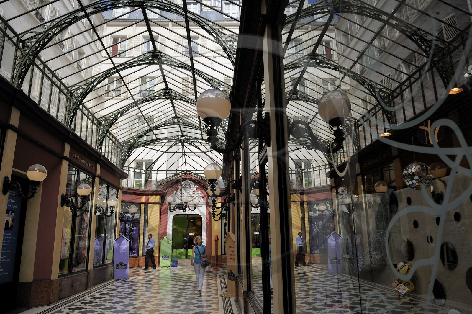 France, Paris (75), Passage des Princes inauguré en 1860 entre le boulevard des Italiens et la rue de Richelieu, ce petit passage contient de nos jours l'enseigne JouéClub