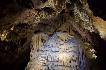 France, Dordogne, Perigord Vert, Villars, Villars Cave, concrétions dans les grottes, calcite flows