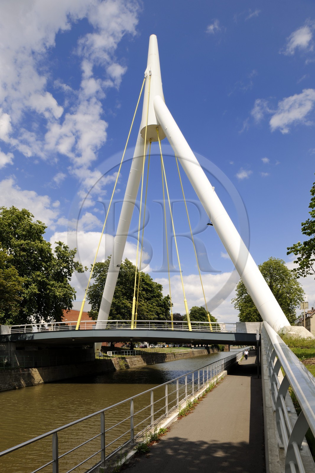 France, Haut-Rhin (68), Mulhouse, le nouveau pont à hauban de la Fonderie