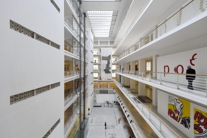 République Tchèque, Prague, palais des foires et expositions (Veletrzní palac), construit dans le style constructiviste et abrite aujourd'hui les collections contemporaines (XIXe et XXe siècles) de la Galerie nationale