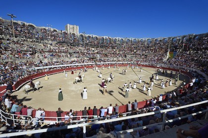 France, Bouches-du-Rhône (13), Arles, les Arènes, amphithéâtre romain de 80-90 après JC, classé Patrimoine Mondial de l'UNESCO, spectacle précédant la course camarguaise  de la Cocarde d'Or