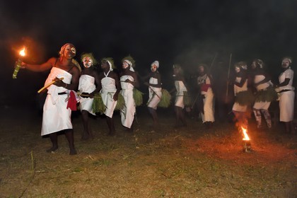 Gabon, province de Ogooué- Maritime, Omboué, région du Loango, danses traditionnelles Nkomi (Myènè)