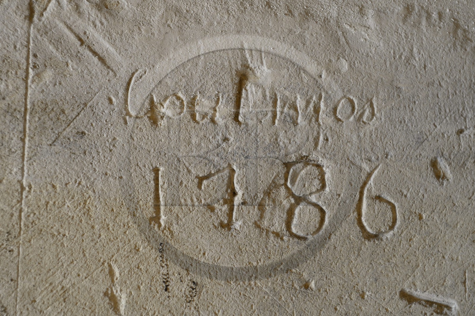 France, Paris (75), le Panthéon, graffiti du XVIIIème siècle sous la charpente