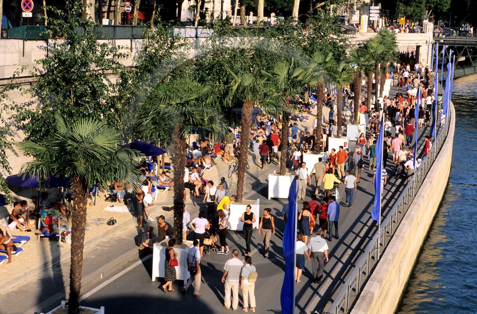 France, Paris (75), les rives de la Seine, classées Patrimoine Mondial de l'UNESCO, Paris-Plage fête tenue au mois d'août sur les quais de Seine fermés au trafic automobile