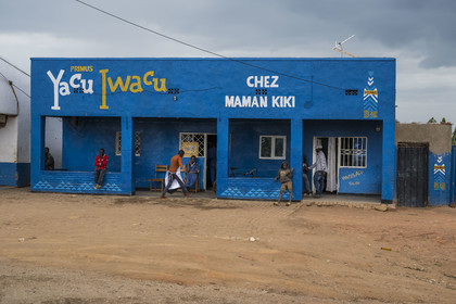 Rwanda, Province du Sud, Mwizerwa, restaurant en bordure de la Route Nationale 1 Chez Maman Kiki (en français)