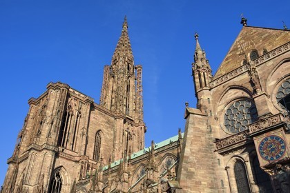 France, Bas-Rhin (67), Strasbourg, vieille ville classée au Patrimoine Mondial de l'UNESCO, la cathédrale Notre-Dame, facade sud