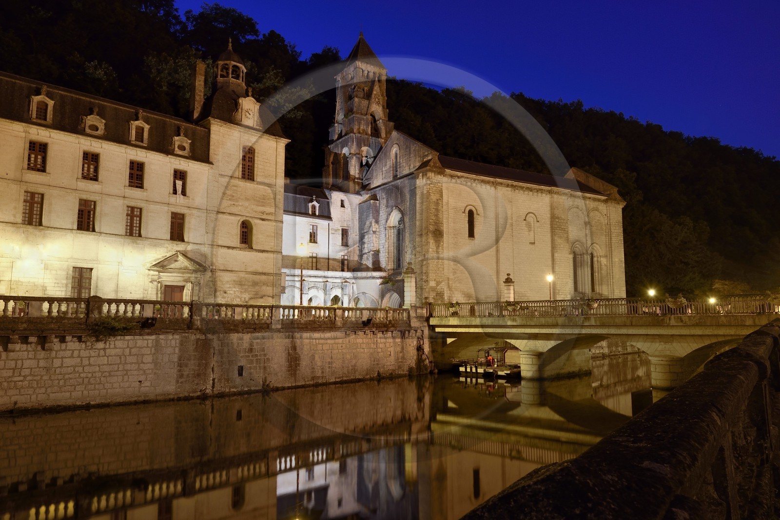 France, Dordogne (24), Brantôme, la Dronne et l'abbaye bénédictine Saint-Pierre de Brantôme