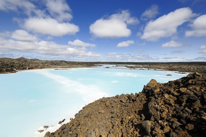Islande, Grindavik, le Blue Lagoon au eaux très riches en silice (Usine géothermique)