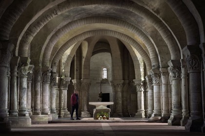 France, Charente-Maritime (17),  Saintonge, Saintes, la basilique Saint-Eutrope, la basilique funéraire également appelée église basse ou crypte abrite le cénotaphe du saint