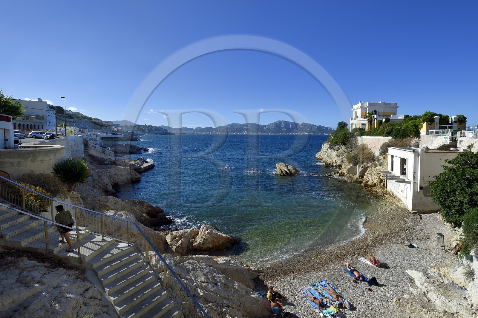 France, Bouches-du-Rhône (13), Marseille, quartier d'Endoume, Malmousque, Anse de Maldormé dominé par la Villa Petite Ourse