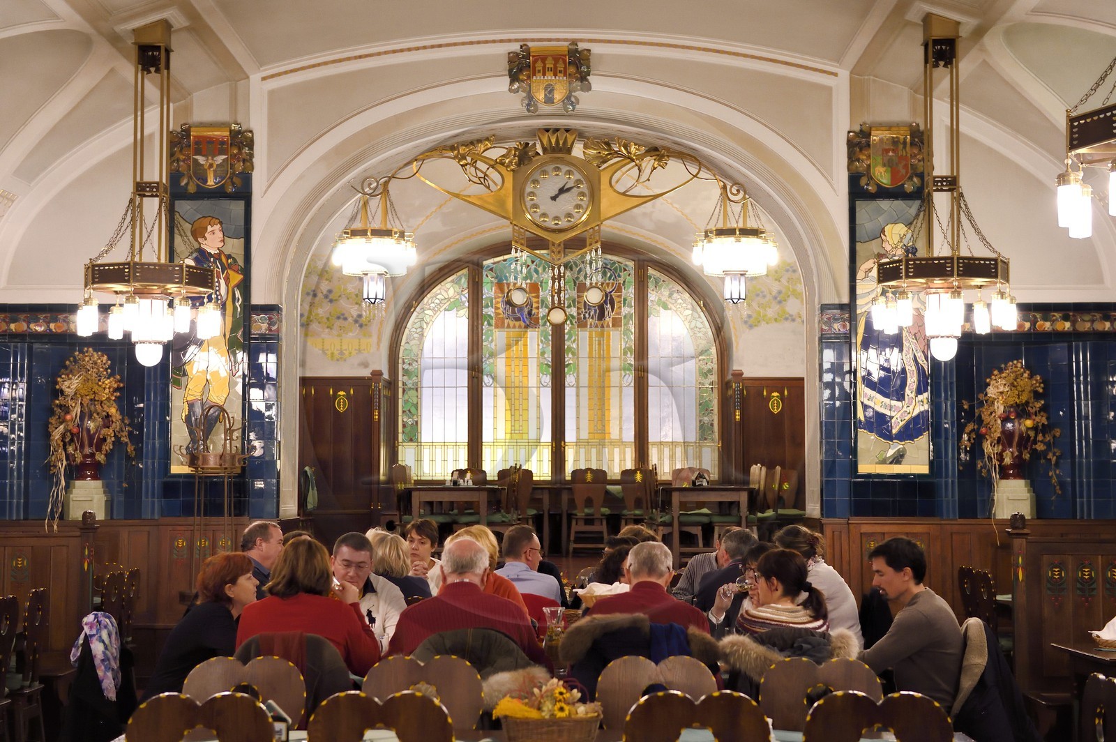 République Tchèque, Prague, centre historique classé Patrimoine Mondial de l' UNESCO, quartier de Stare Mesto, la Maison Municipale (Obecni Dum), la brasserie au sous-sol
