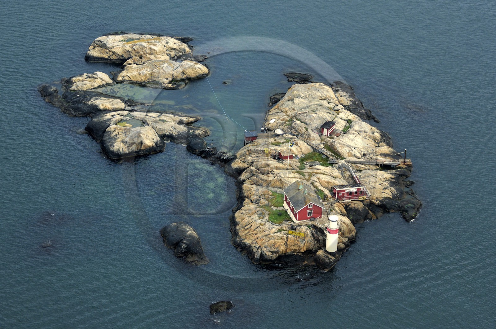 Sweden, County of Vastra Gotaland, Goteborg archipelago, lighthouse (dating from 1886) and isolated house on Gäveskär island (aerial view)