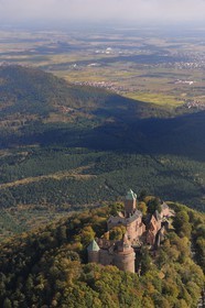 France, Bas-Rhin (67), le château du Haut-Koenigsbourg dans la forêt des Vosges (photo aérienne)