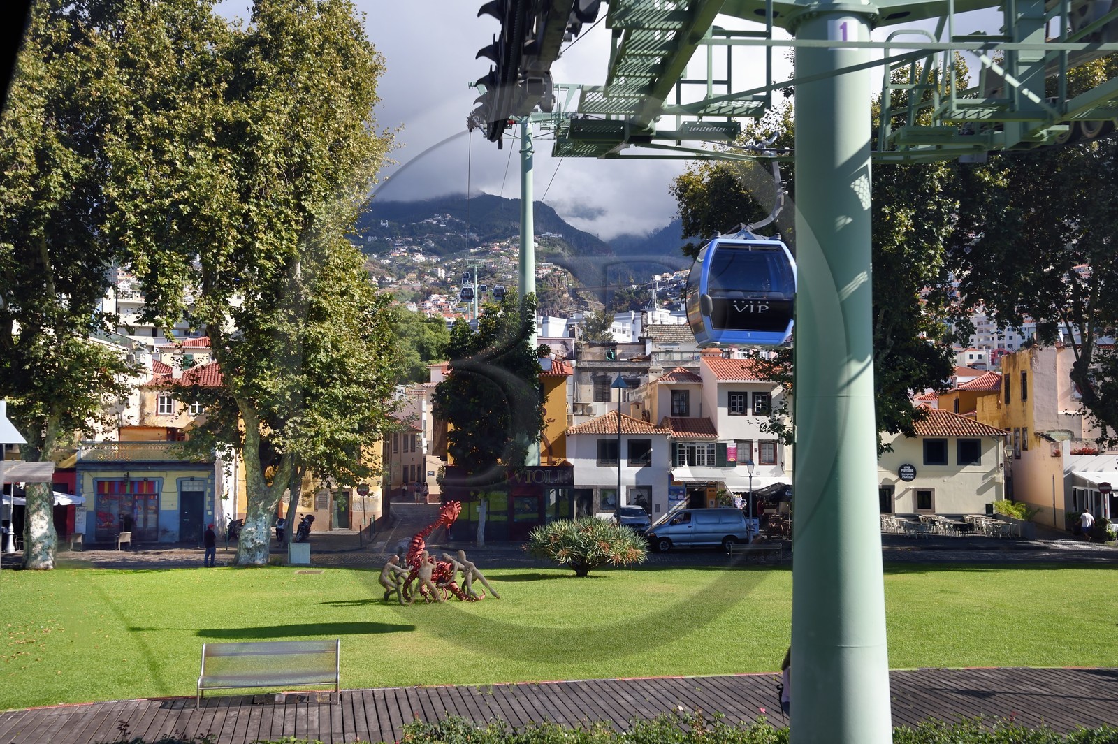 Portugal, Ile de Madère, Funchal, le télécabine qui relie le quartier historique dans la basse ville au jardin tropical dans les hauteurs
