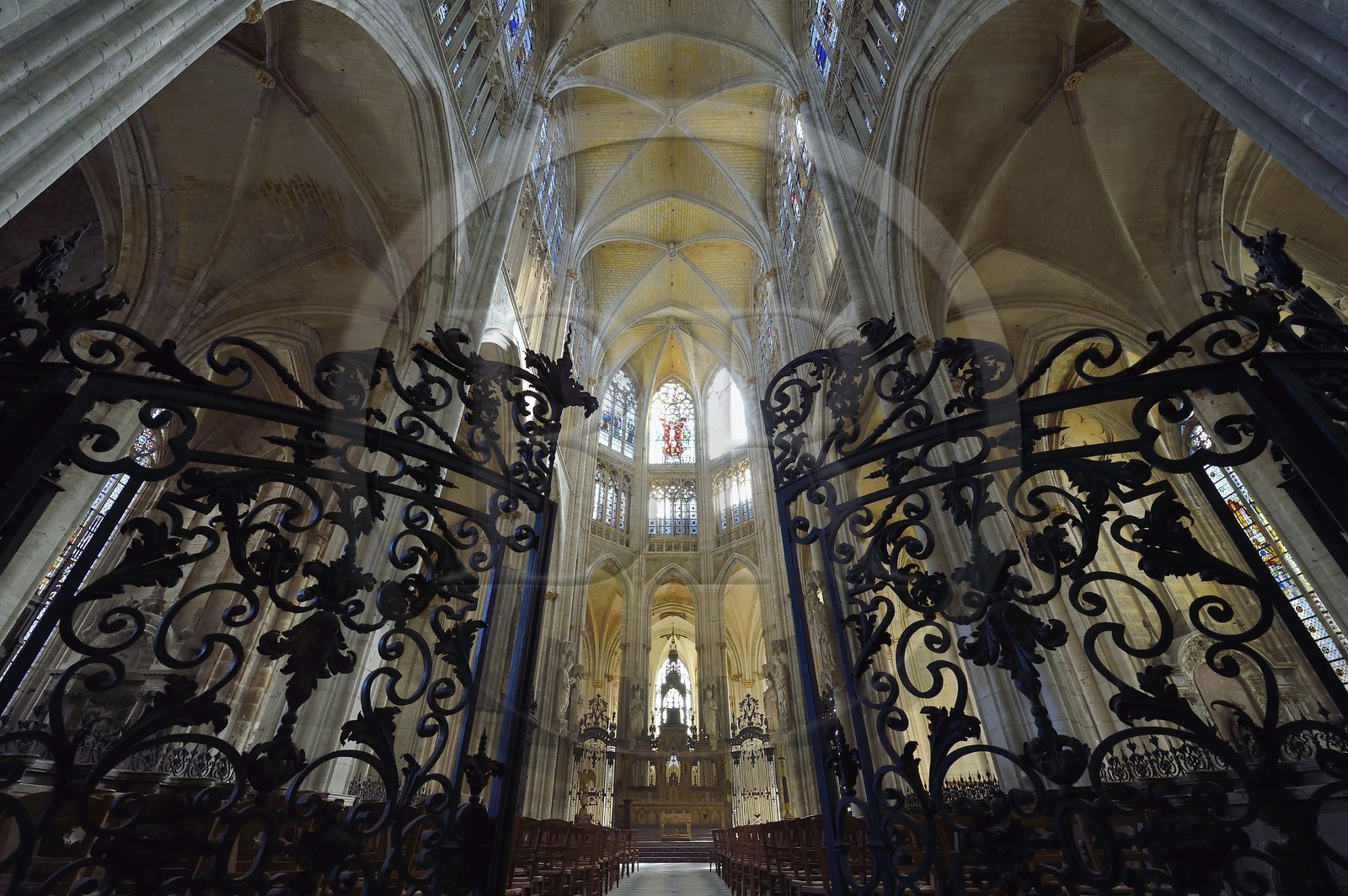France, Seine-Maritime (76), Rouen, abbatiale Saint-Ouen (XIIème au XVème siècle) de style gothique rayonnant et flamboyant, le chœur est fermé par des grilles forgées en 1740 1749 par Nicolas Flambart