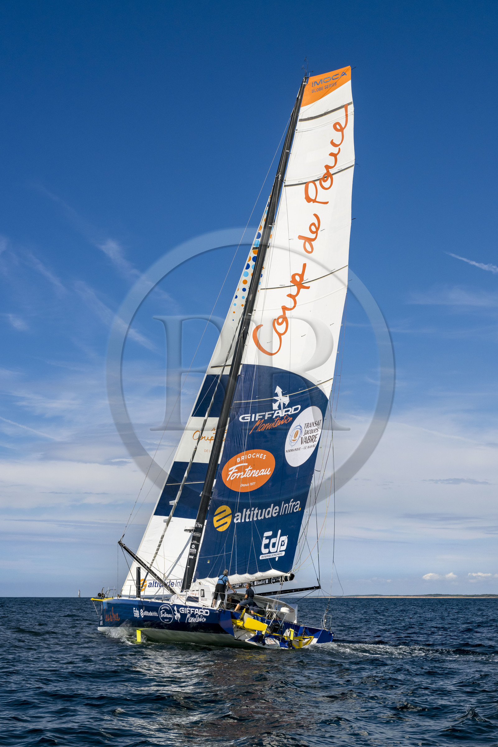 France, Vendée (85), Les-Sables-d'Olonne, le skipper Manuel Cousin en entrainement sur son voilier monocoque de 60 pieds IMOCA Coup de Pouce
