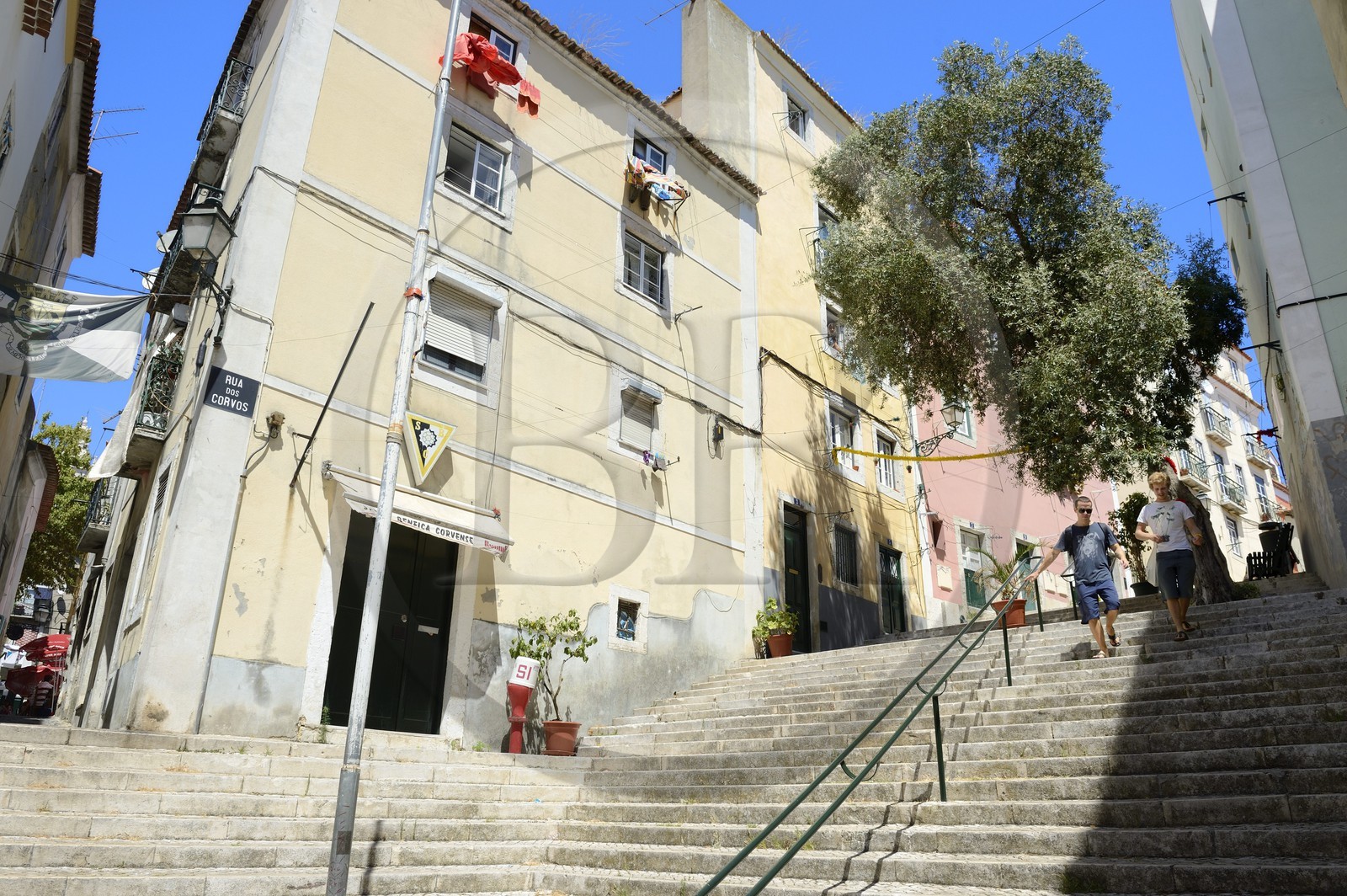 Portugal, Lisbon, Alfama district, rua dos Corvos, stairway in an alley