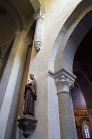 France, Haute-Loire (43), Blesle, labellisé Les Plus Beaux Villages de France, église abbatiale Saint Pierre de style roman auvergnat, site clunisien