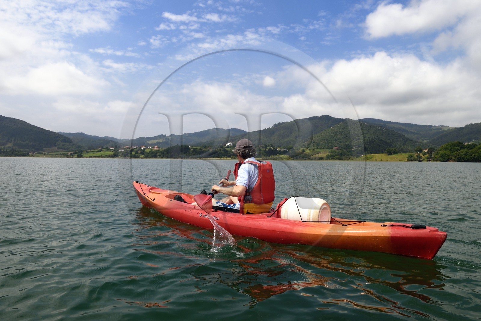 Spain, Basque Country, Biscay Province, Gernika-Lumo region, Urdaibai estuary Biosphere Reserve, kayaking on the estuary of the Oka River