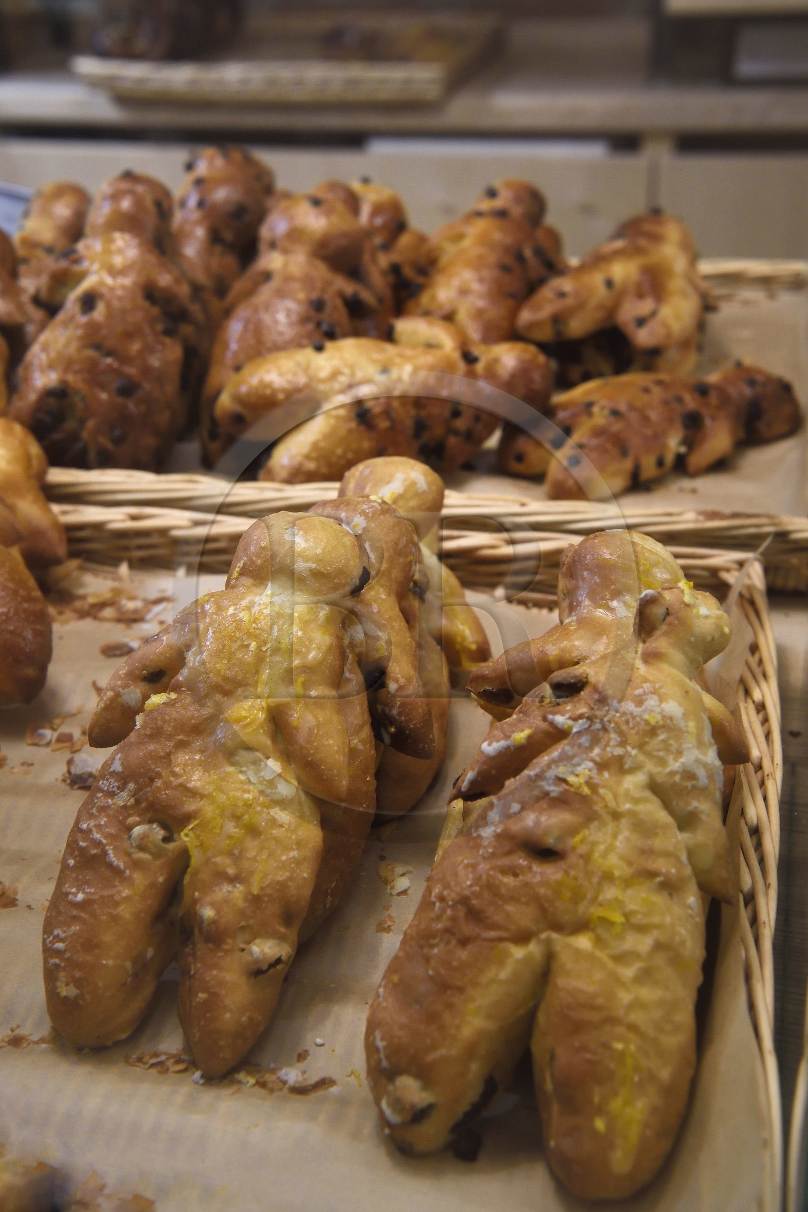 France, Haut-Rhin (68), Kaysersberg, boulangerie l'Enfariné, les brioches appelés Manalas (Mannele) sont une spécialité alsacienne