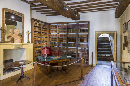 France, Côtes-d'Armor (22), Tréguier, maison natale de l'écrivain Ernest Renan devenue aujourd'hui le musée Ernest-Renan, cabinet de travail de Renan au Collège de France à Paris