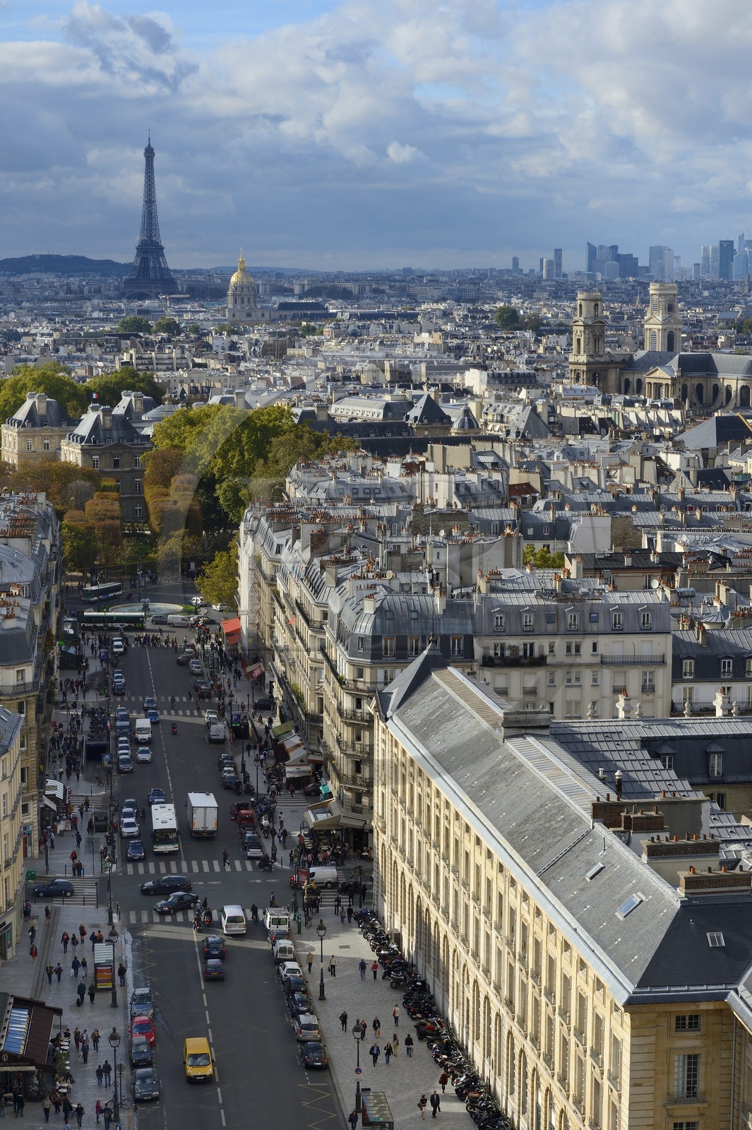 France, Paris (75), Quartier Latin, la rue Soufflot, les Invalides et la Tour Eiffel en arrière plan