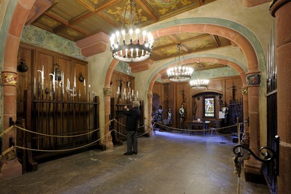 France, Bas-Rhin (67), le château du Haut-Koenigsbourg, la salle d'armes