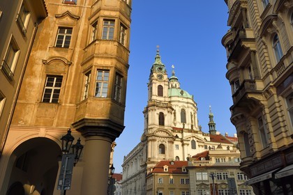 République Tchèque, Prague, centre historique classé Patrimoine Mondial de l'UNESCO, quartier de Mala Strana, l'église baroque Saint Nicolas (Sv. Mikulàse)