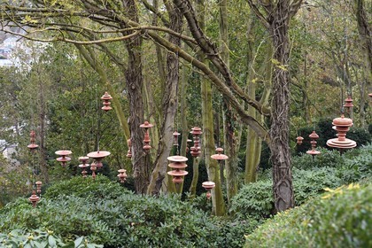 France, Seine-Maritime (76), Pays de Caux, Côte d'Albâtre, Etretat, Les Jardins d'Etretat de Alexander Grivko, installation de sculptures en terre cuite de Sergey Katran dans le Jardin Zen