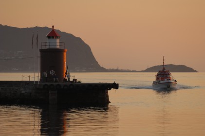 Norway, More Og Romsdal, lighthouse of the harbour of Alesund at the midnight sun
