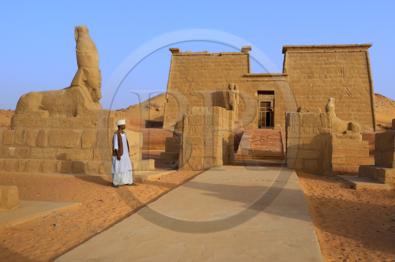 Egypte, Haute Egypte, Lac Nasser, désert de Nubie, temple de Ouadi es-Seboua ou vallée des lions