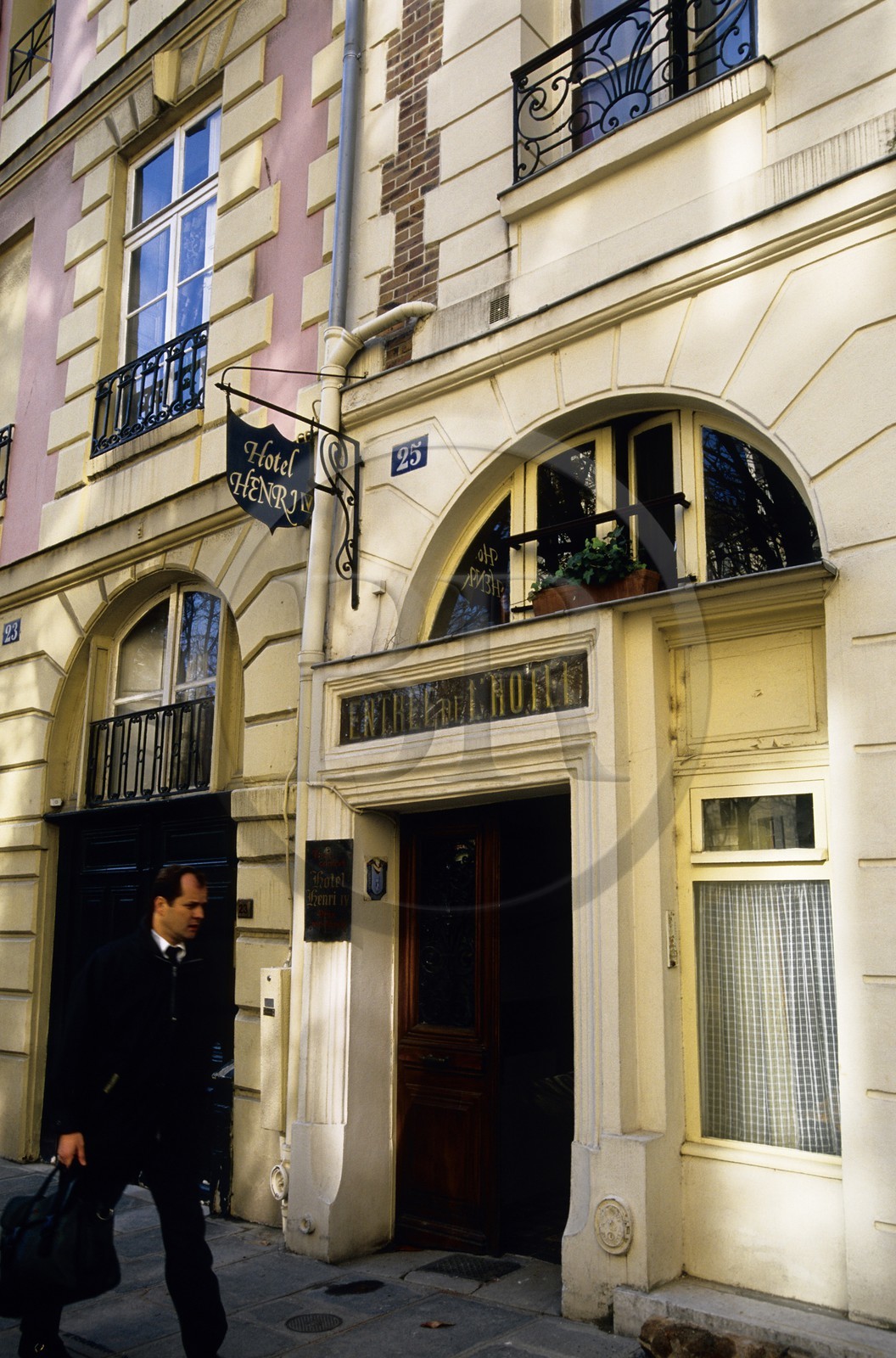 France, Paris (75), île de la Cité, place Dauphine, hôtel Henri IV