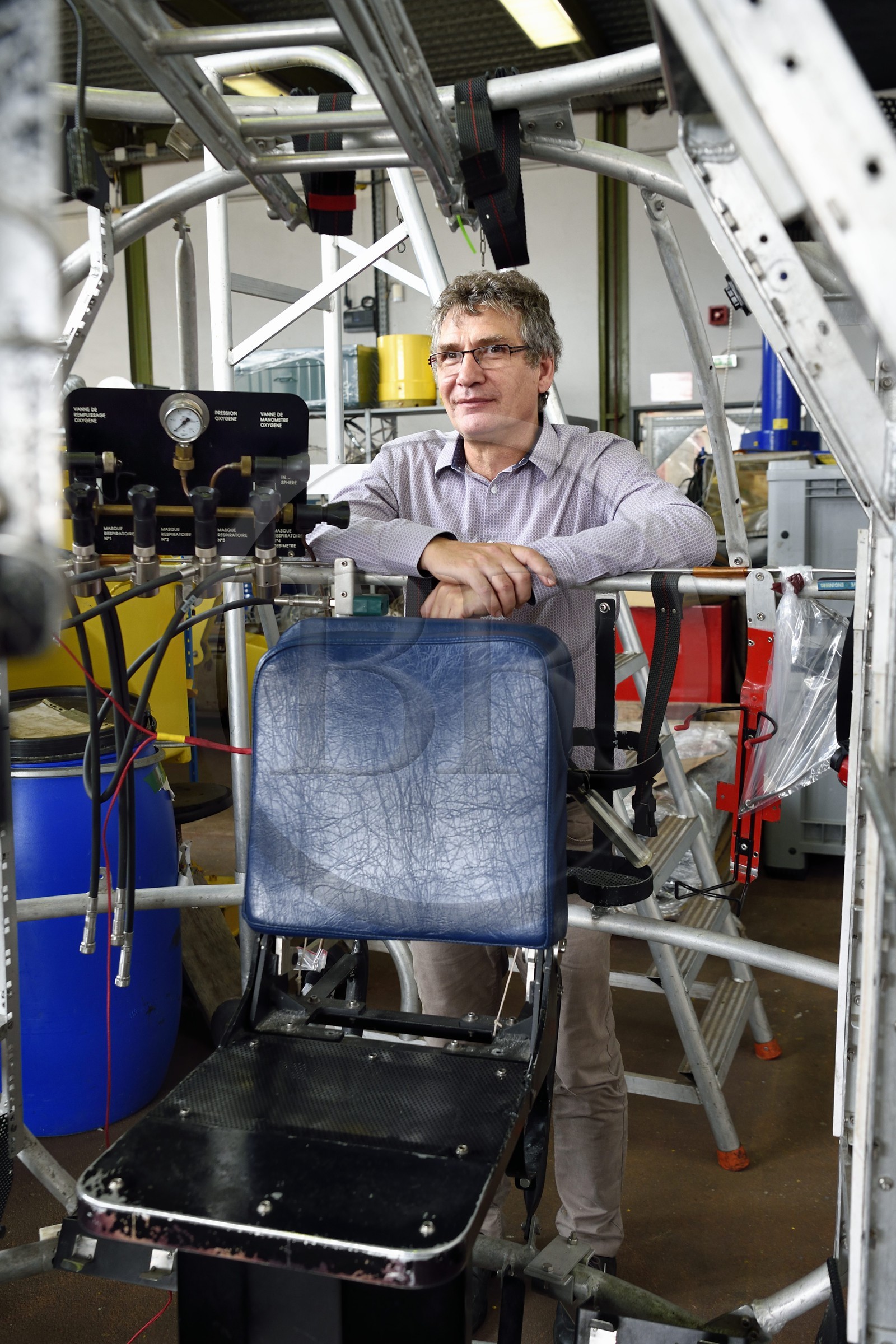 France, Var (83), La Seyne-sur-Mer, Vincent Rigaud, directeur du Centre de Méditerranée de l’Ifremer, devant les pièces du véhicule sous-marin autonome (AUV) Nautile