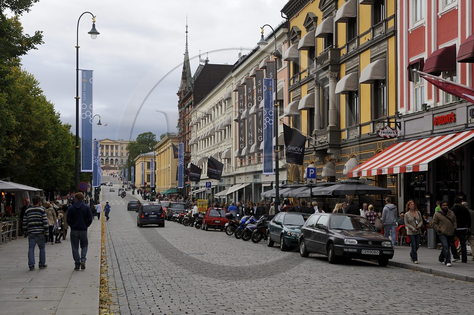 Norvège, Oslo, le Palais Royal au bout de la Karl Johans Gate