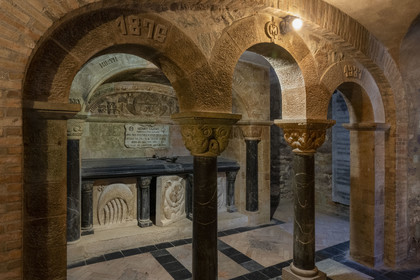 France, Alpes-Maritimes, Mandelieu La Napoule, castle of La Napoule (12th-19th century) largely rebuilt at the start of the 20th century by the American couple Henry and Marie Clews, crypt where the couple lie in half-open tombs facing each other