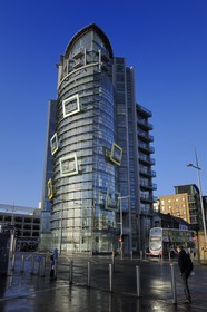 Royaume-Uni, Irlande du Nord, Belfast, le waterfront au bord de la rivière Lagan, l'immeuble The Boat (le bateau)