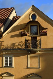 République Tchèque, Prague, centre historique classé Patrimoine Mondial de l' UNESCO, quartier de Kampa, maison en bordure du pont Charles