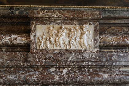 France, Yvelines (78), château de Versailles, Grand Appartement, salon de Diane, détail de la cheminée.France, Yvelines (78), château de Versailles, classé Patrimoine Mondial de l'UNESCO, les Grands Appartements, salon de Diane, détail de la cheminée