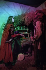 France, Morbihan (56), forêt de Brocéliande, Concoret, le château de Comper qui abrite les expositions du Centre de l'imaginaire arthurien, la rencontre de la fée Morgan et de Merlin