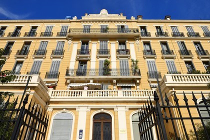 France, Var (83), Hyères, ancien Grand Hotel avenue des Iles d'Or transformé en appartements
