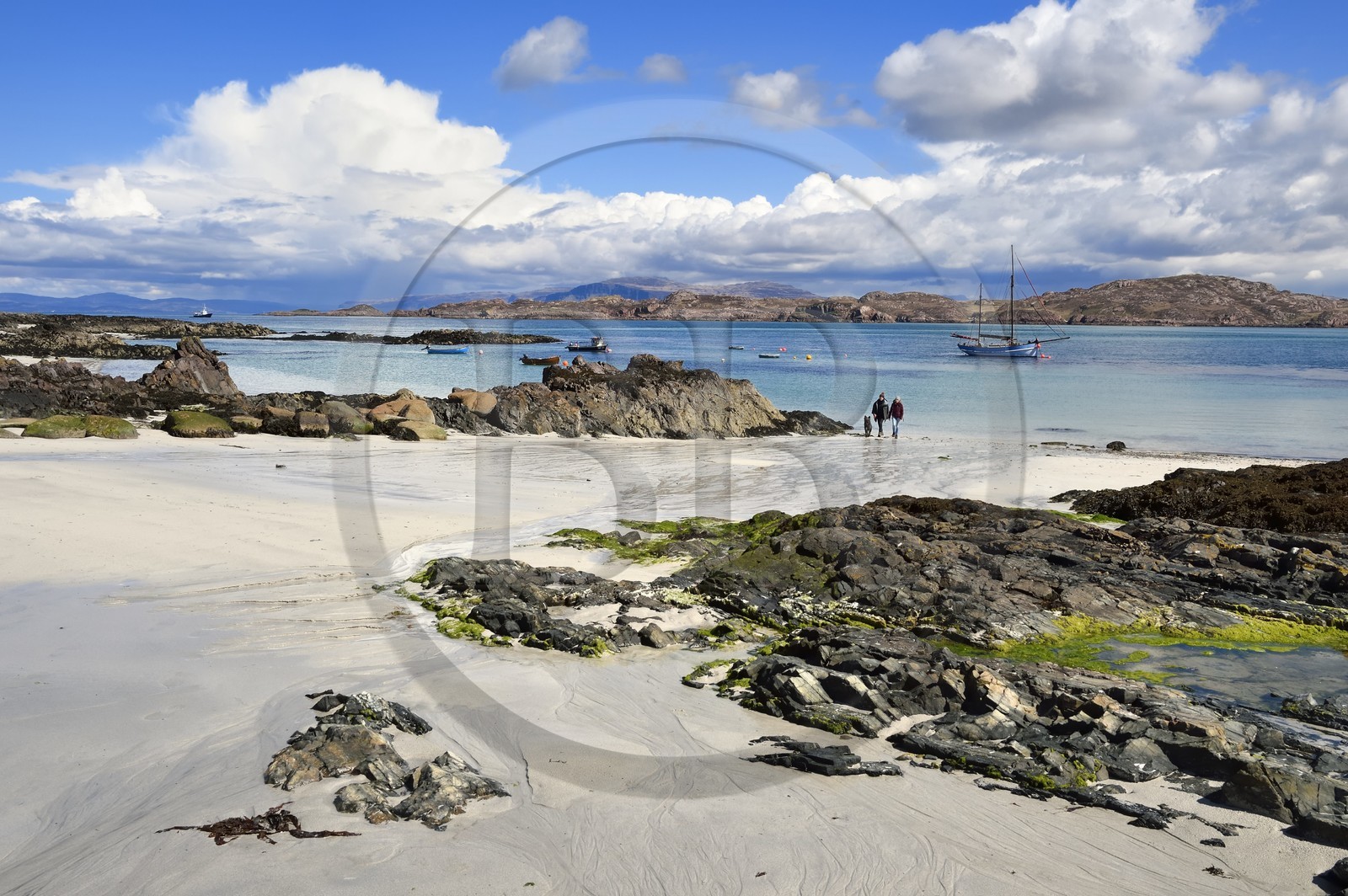 Royaume-Uni, Ecosse, Highland, Hébrides intérieures, plage de sable sur l'Ile de Iona faisant face au Ross of Mull