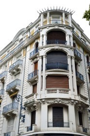 France, Allier (03), Vichy, l'ancien Grand Hotel du Parc abritait les bureaux du chef du régime de Vichy, Philippe Pétain (volets noirs), et de Pierre Laval (volets bruns) pendant l'occupation