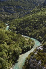 France, Alpes-de-Haute-Provence (04), Parc Naturel Régional du Verdon, les Gorges du Verdon en contrebas du village de Rougon et du Point Sublime