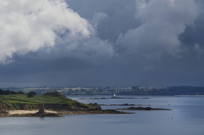 France, Finistère (29), Baie et rade de Morlaix vue depuis la Pointe de Diben