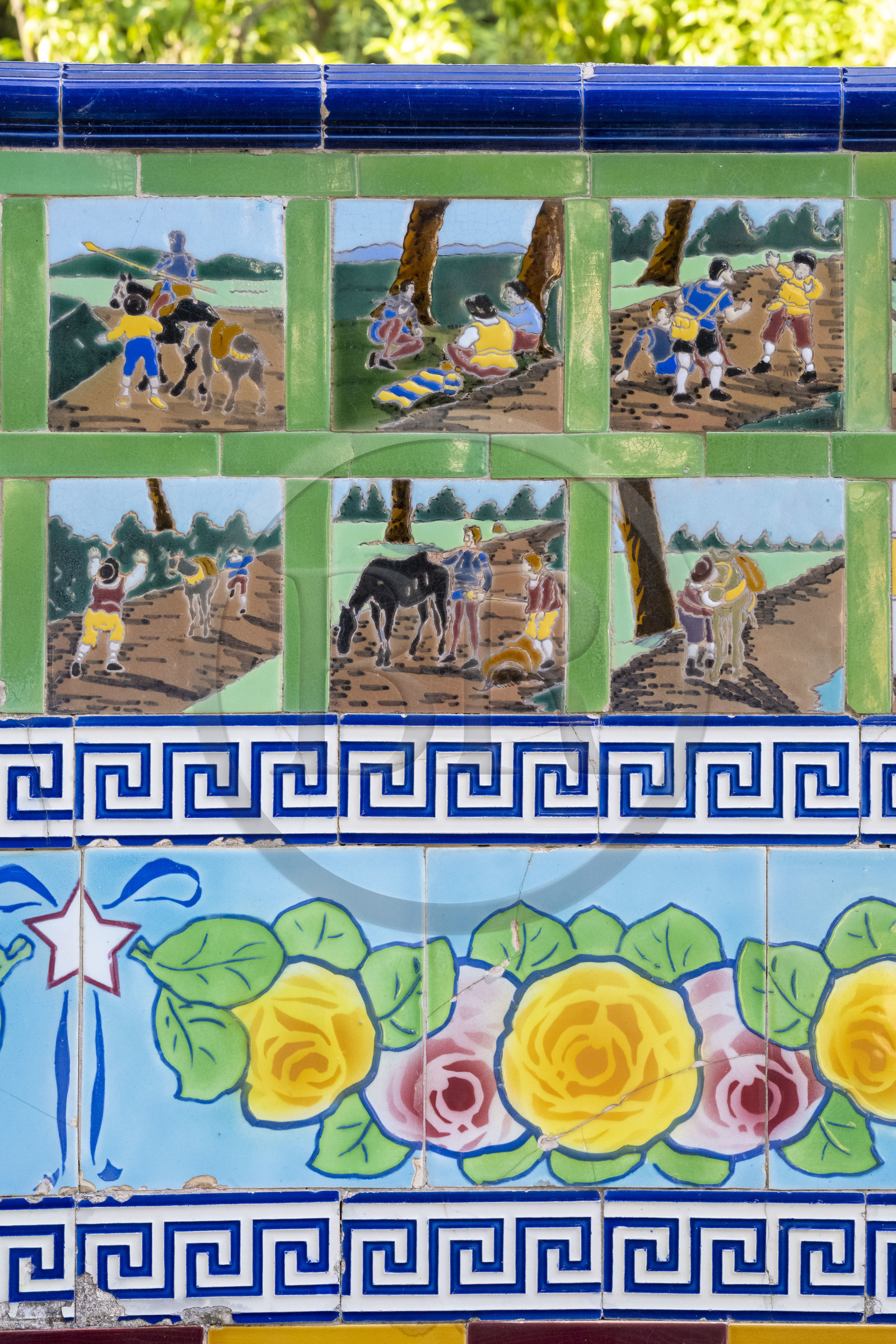 France, Alpes-Maritimes (06), Menton, Jardin Fontana Rosa, Rotonde de Cervantès, bancs décorés de carreaux de céramique illustrant les aventures de Don Quichotte