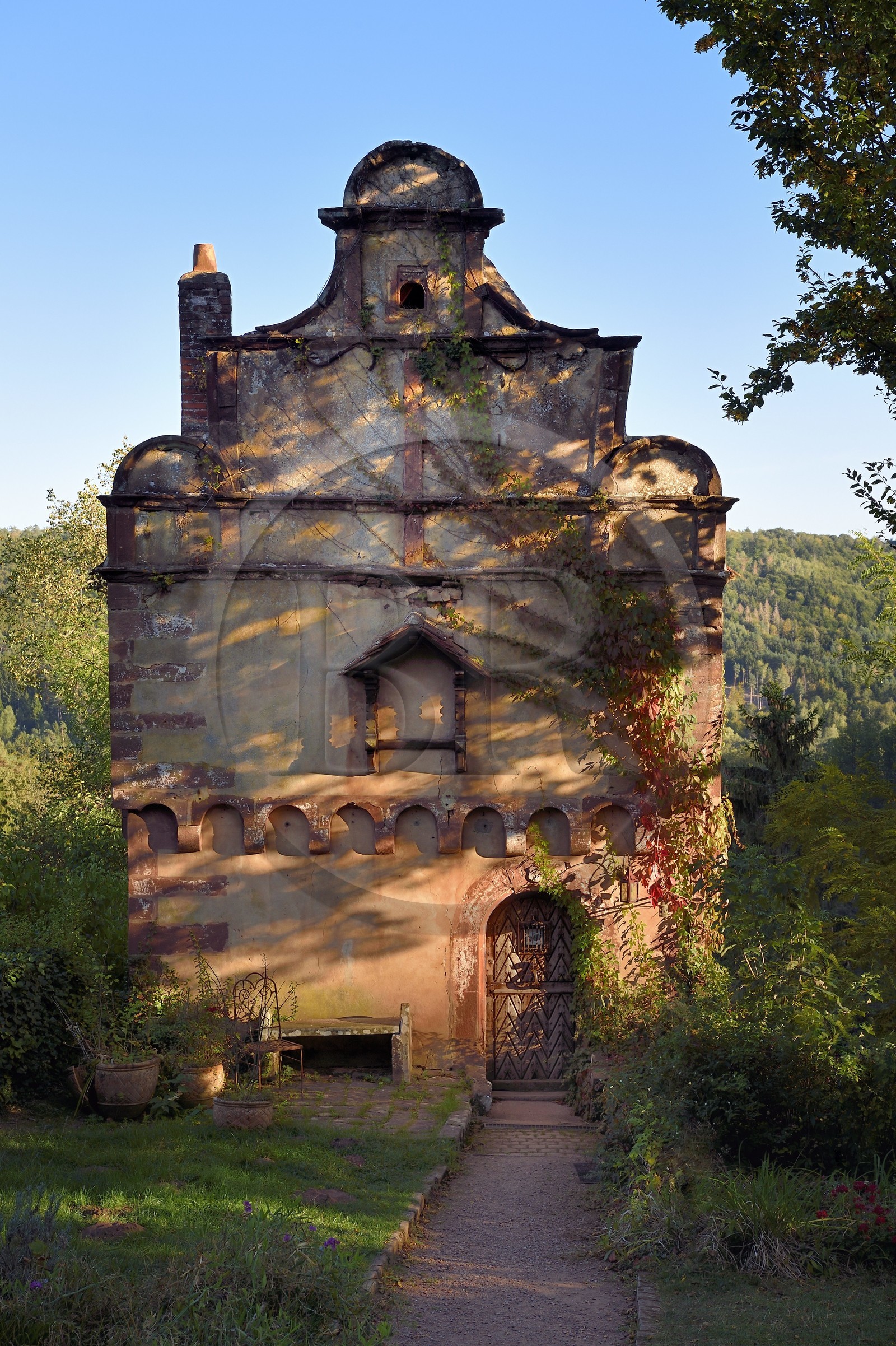 France, Bas-Rhin (67), Parc Naturel régional des Vosges du Nord, La Petite Pierre, maison de garde de style Renaissance appelée Maison des Païens construite en 1534